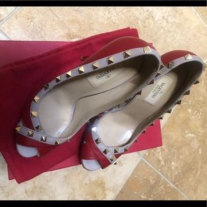 Valentino Garavani pep toe shoes 38